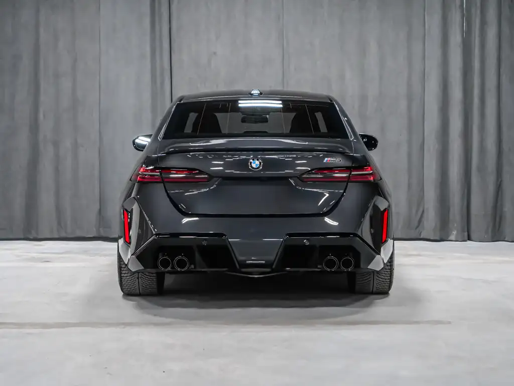 2025 BMW M5