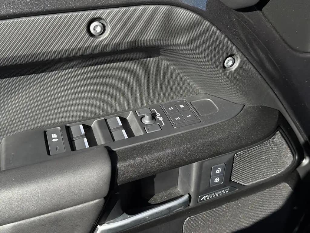 2025 Land Rover Defender