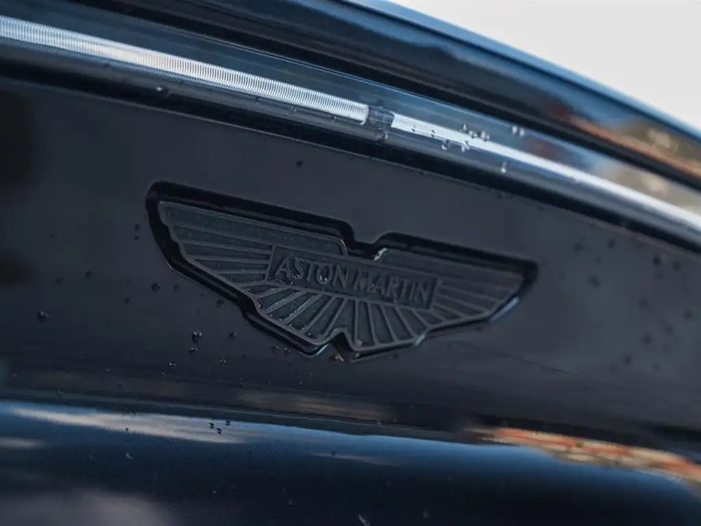 2025 Aston Martin DBX