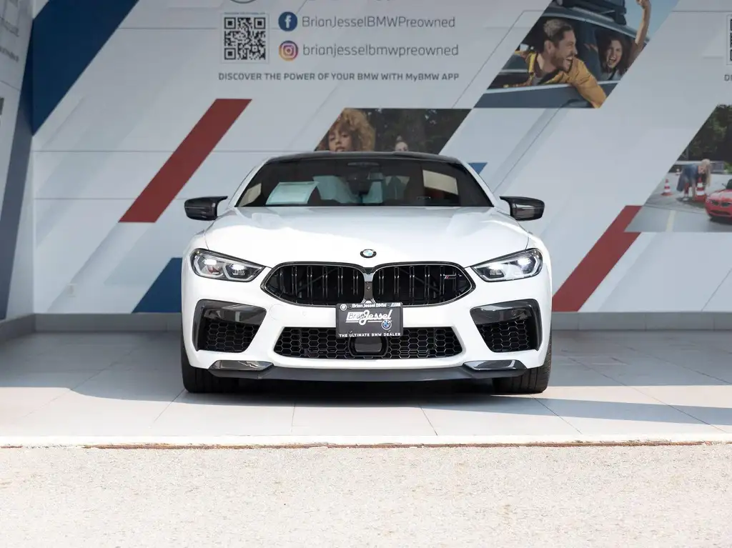 2022 BMW M8