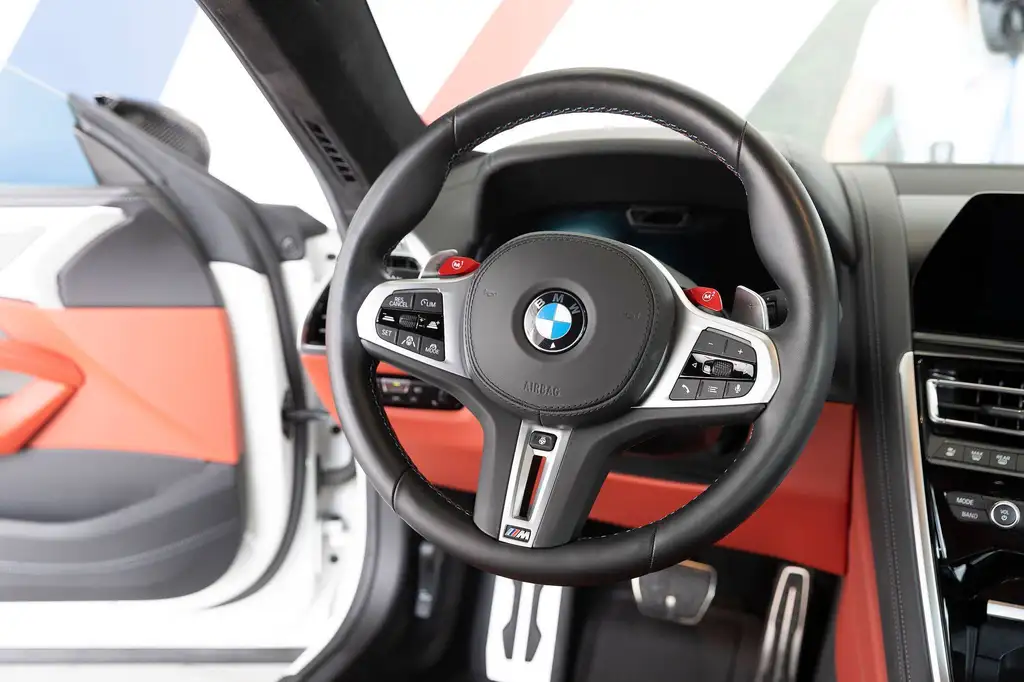 2022 BMW M8
