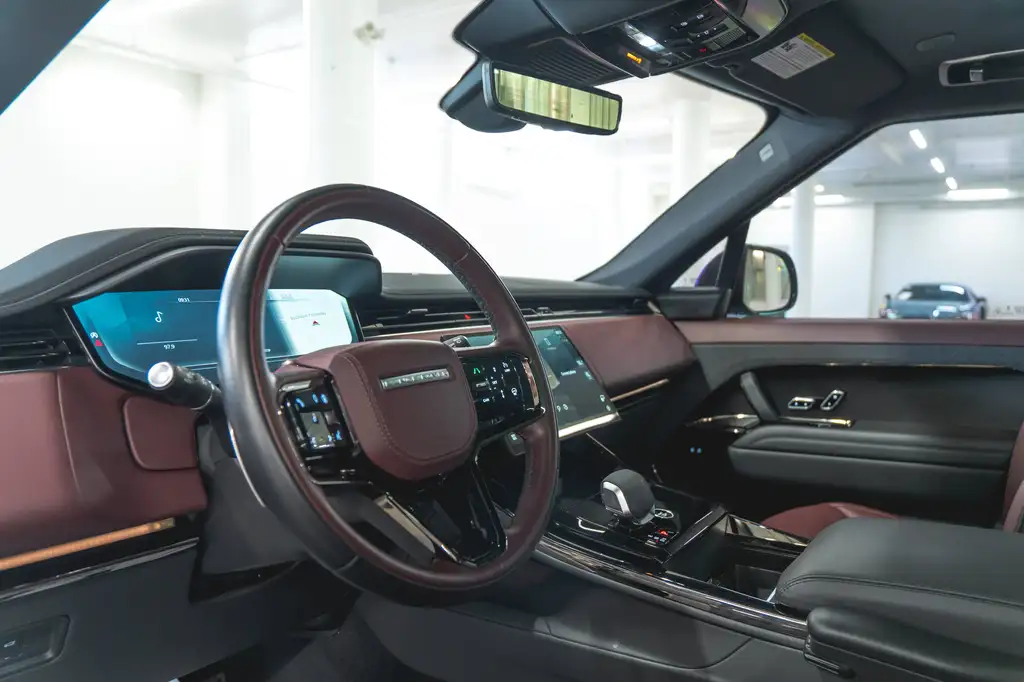 2025 Land Rover Range Rover Sport